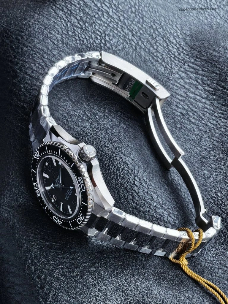 Super Clone Omega Seamaster Planet Ocean 217.30.42.21.01.001 Edelstahl schwarzes Zifferblatt 42 mm