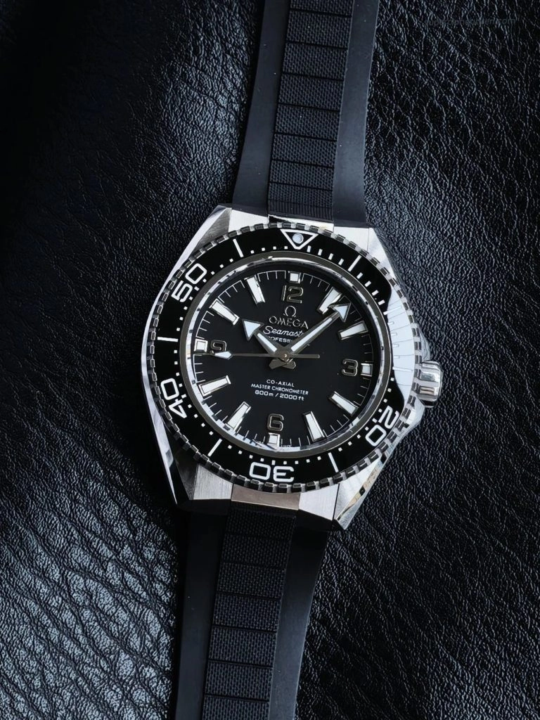 Premium Replica Uhr Omega Seamaster Planet Ocean 217.32.42.21.01.001 Edelstahl mit schwarzem Kautschukband 42 mm