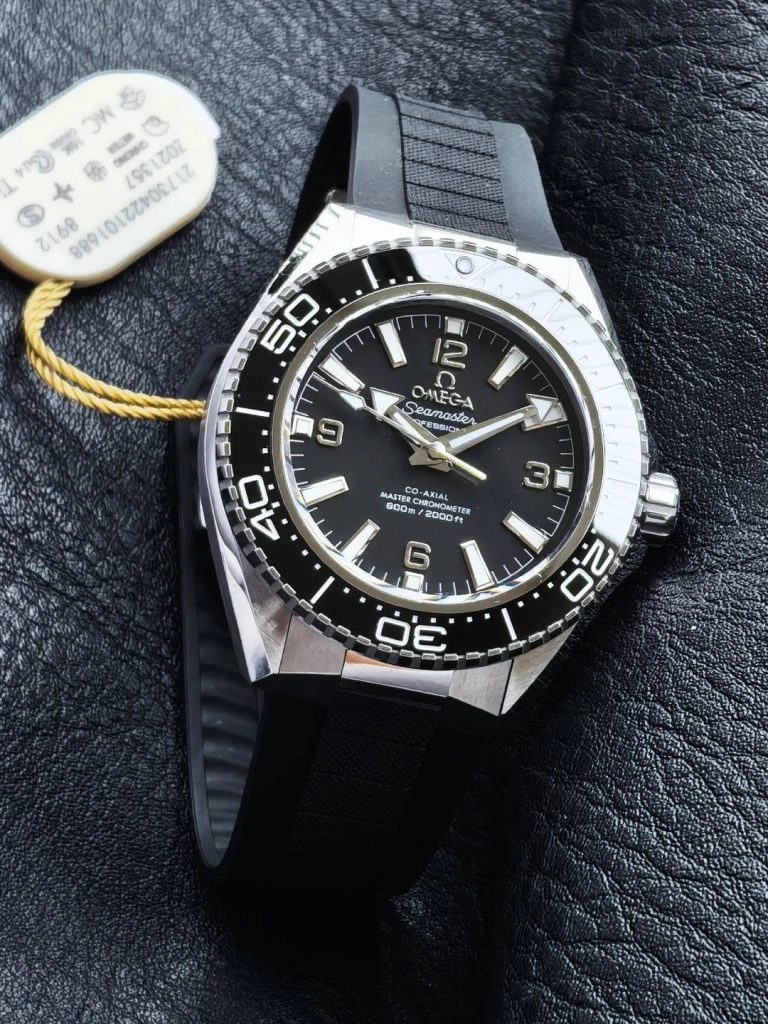 Premium Replica Uhr Omega Seamaster Planet Ocean 217.32.42.21.01.001 Edelstahl mit schwarzem Kautschukband 42 mm