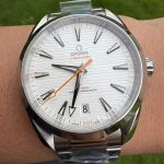 Premium Replica Uhr Omega Seamaster Aqua Terra 220.10.41.21.02.001 silbernes Teak-Zifferblatt mit orangefarbenem Sekundenzeiger 41mm