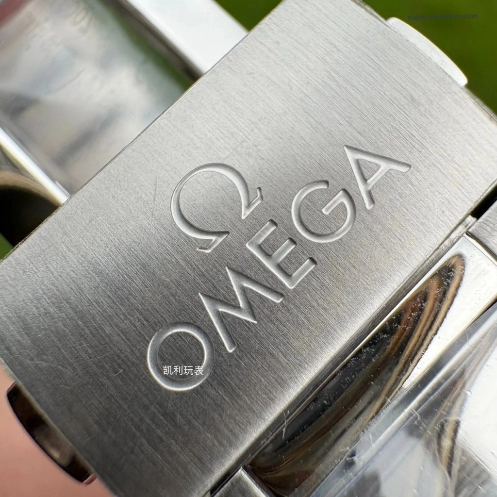 Premium Replica Uhr Omega Seamaster Aqua Terra 220.10.41.21.02.001 silbernes Teak-Zifferblatt mit orangefarbenem Sekundenzeiger 41mm