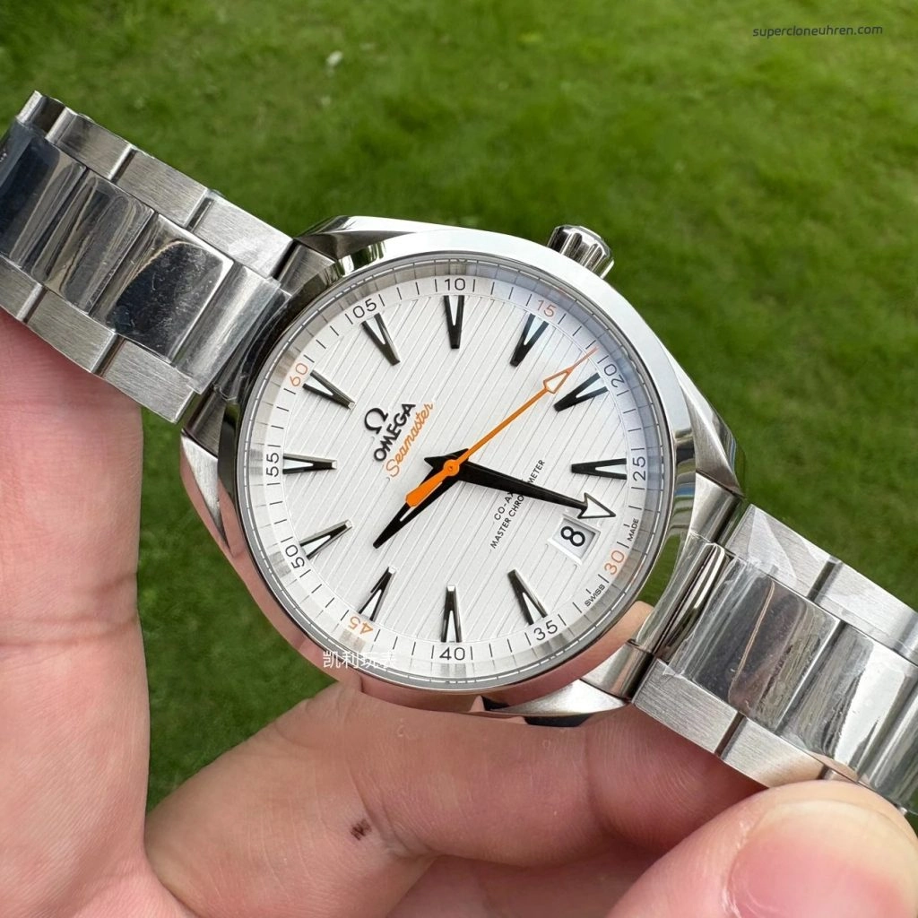 Premium Replica Uhr Omega Seamaster Aqua Terra 220.10.41.21.02.001 silbernes Teak-Zifferblatt mit orangefarbenem Sekundenzeiger 41mm
