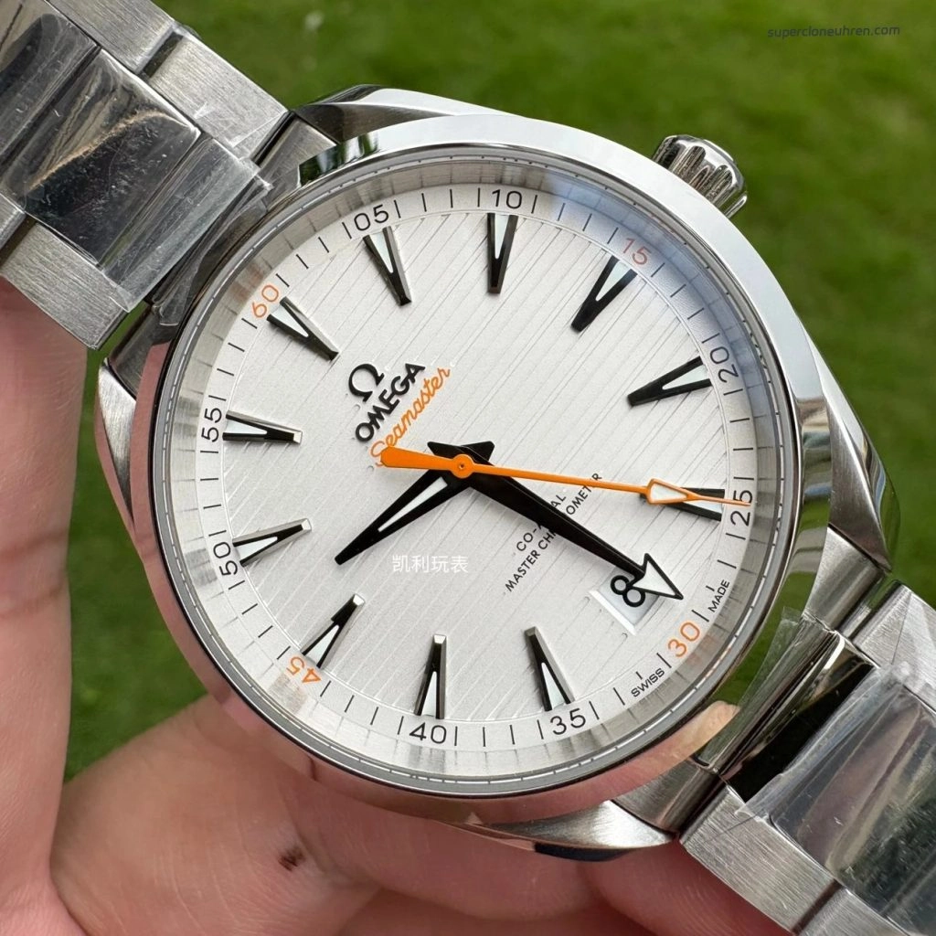 Premium Replica Uhr Omega Seamaster Aqua Terra 220.10.41.21.02.001 silbernes Teak-Zifferblatt mit orangefarbenem Sekundenzeiger 41mm