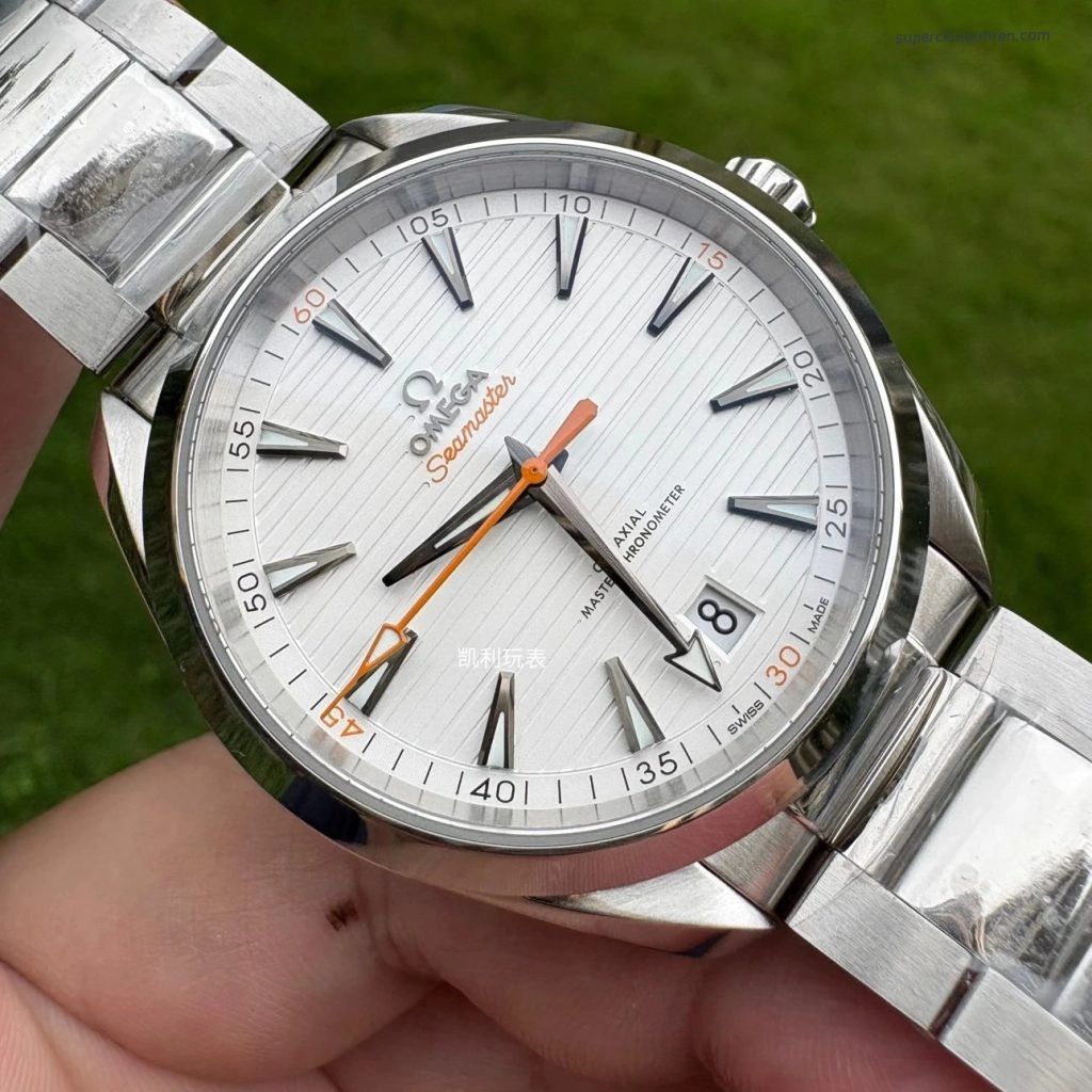 Premium Replica Uhr Omega Seamaster Aqua Terra 220.10.41.21.02.001 silbernes Teak-Zifferblatt mit orangefarbenem Sekundenzeiger 41mm