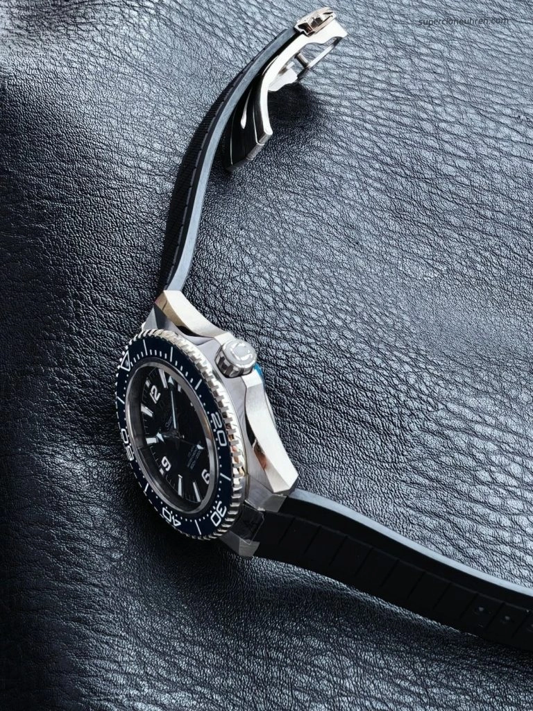 1:1 Super Clone Uhr Omega Seamaster Planet Ocean 217.32.42.21.01.002 Edelstahl mit Kautschukband 42 mm