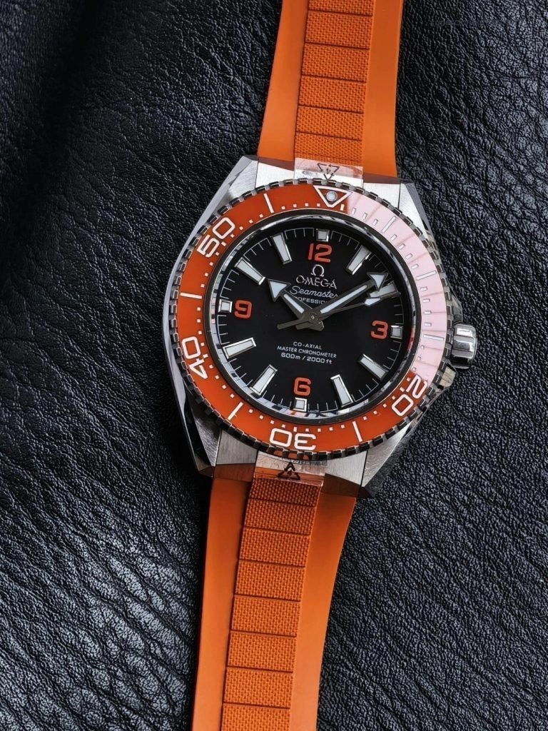Premium Replica Uhr Omega Seamaster Planet Ocean 217.32.42.21.01.004 Edelstahl mit orangefarbenem Kautschukband 42mm