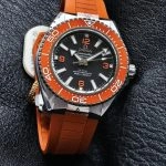 Premium Replica Uhr Omega Seamaster Planet Ocean 217.32.42.21.01.004 Edelstahl mit orangefarbenem Kautschukband 42mm