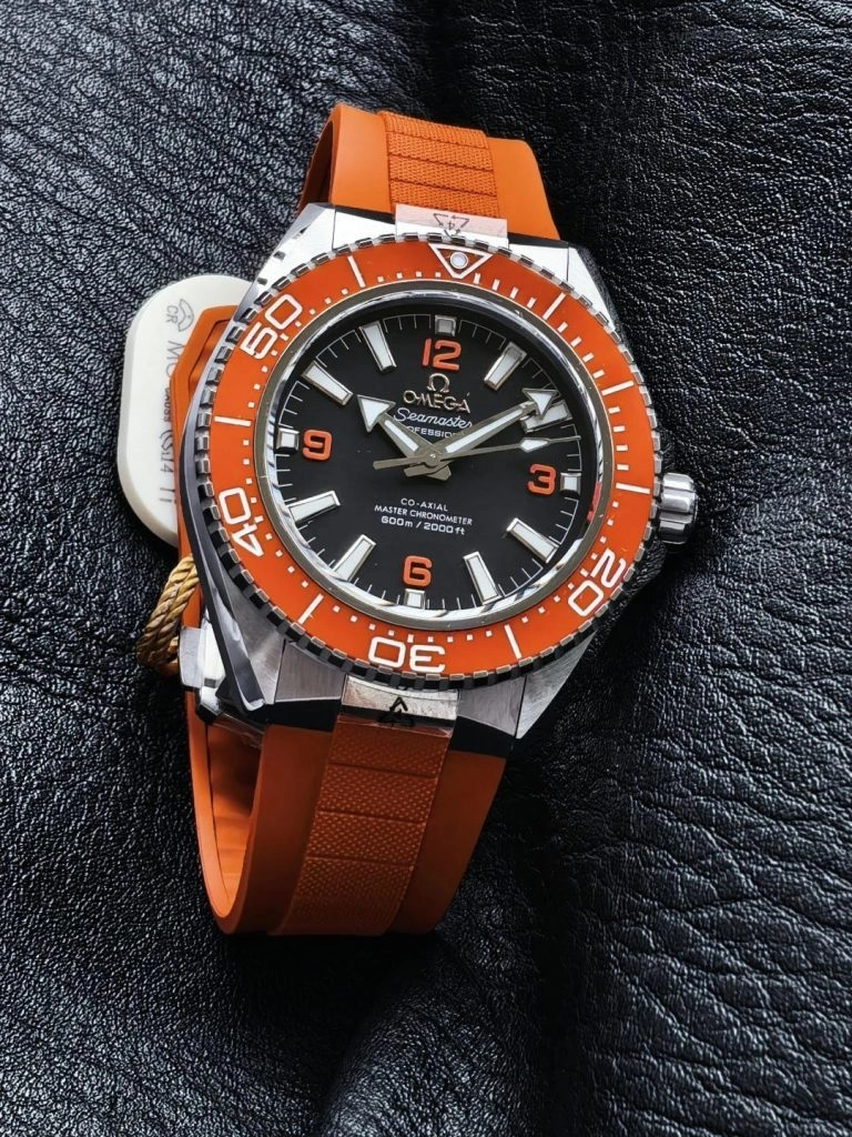 Premium Replica Uhr Omega Seamaster Planet Ocean 217.32.42.21.01.004 Edelstahl mit orangefarbenem Kautschukband 42mm