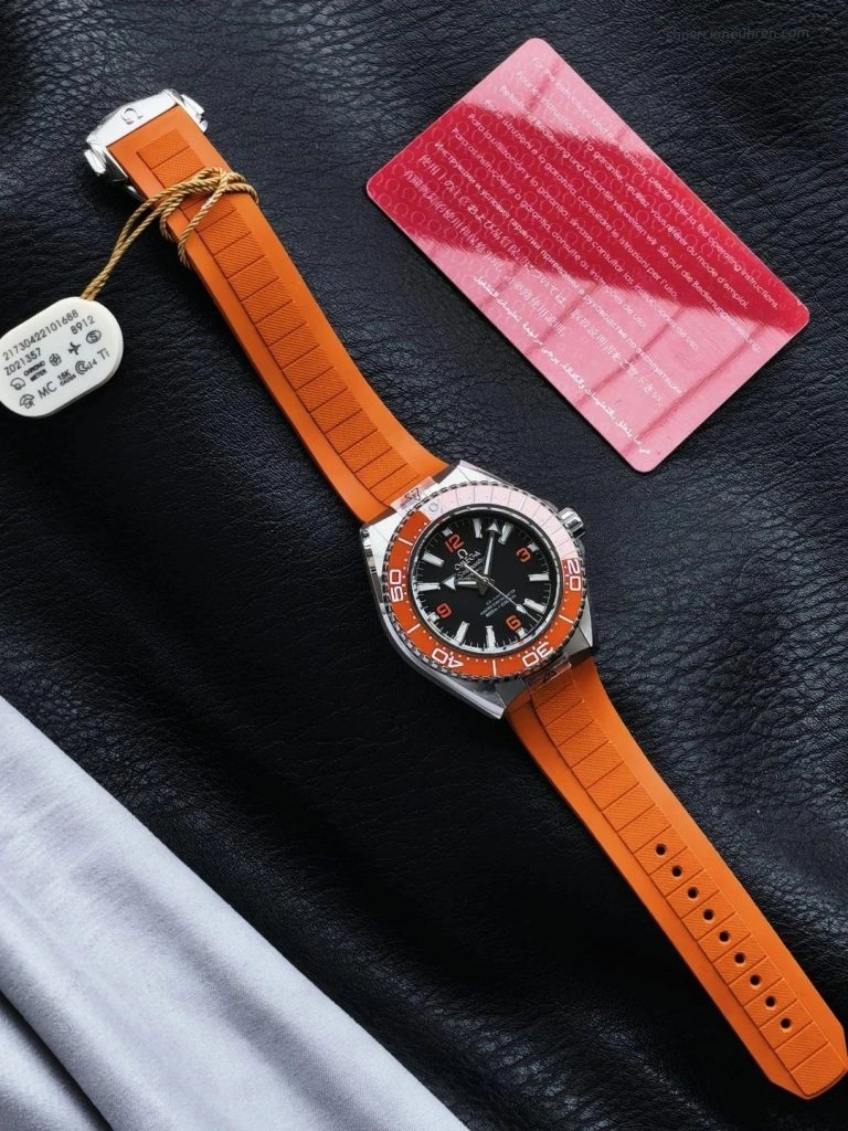 Premium Replica Uhr Omega Seamaster Planet Ocean 217.32.42.21.01.004 Edelstahl mit orangefarbenem Kautschukband 42mm