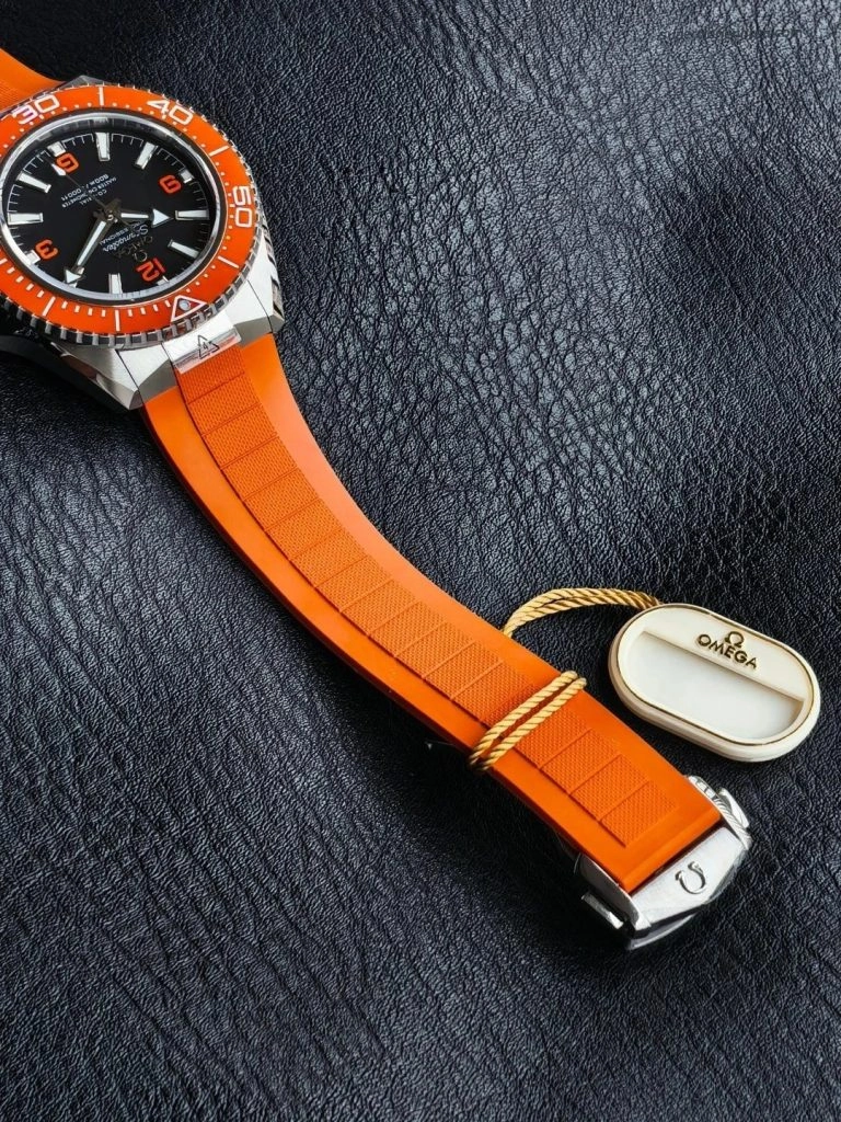 Premium Replica Uhr Omega Seamaster Planet Ocean 217.32.42.21.01.004 Edelstahl mit orangefarbenem Kautschukband 42mm