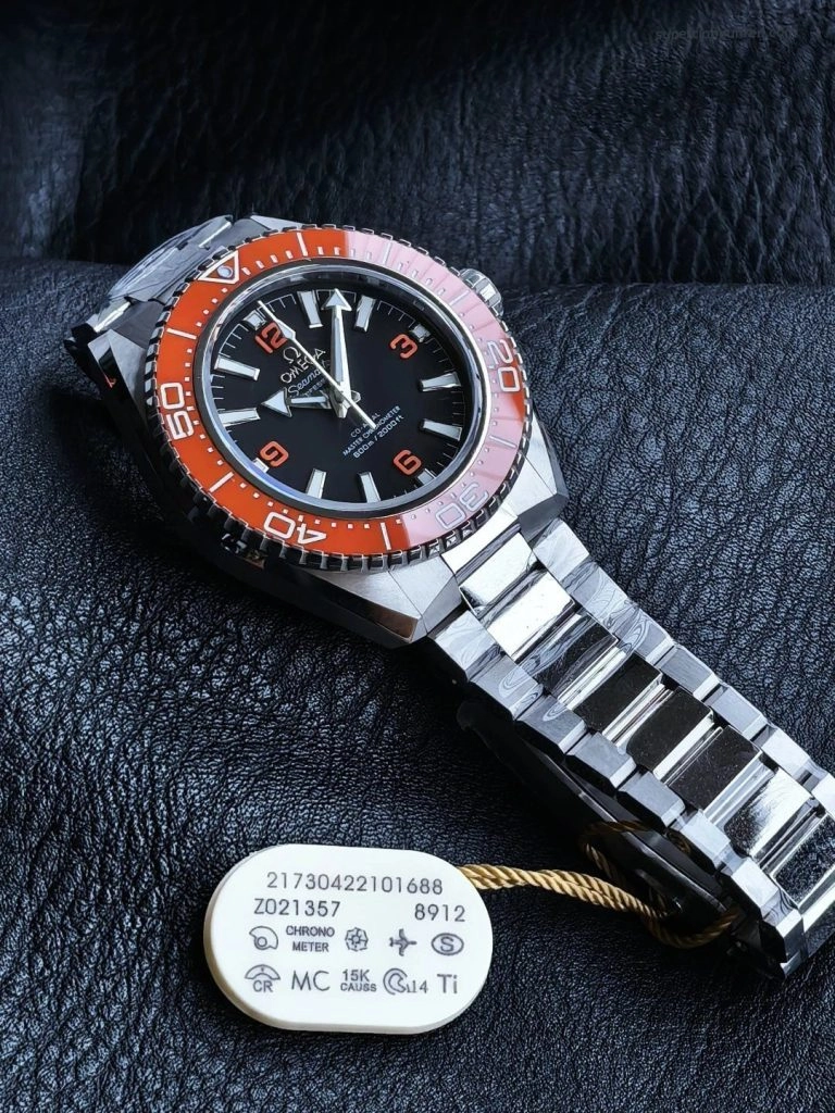 Super Clone Omega Seamaster Planet Ocean 217.30.42.21.01.003 mit orangefarbener Lünette 42 mm