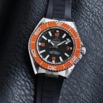 Premium Replica Uhr Omega Seamaster Planet Ocean 217.32.42.21.01.003 Edelstahl mit orangefarbener Lünette 42 mm
