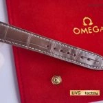Premium Replica Uhr Omega De Ville 424.23.33.20.09.001 mit Satin-Zifferblatt und Bicolor 32,7 mm