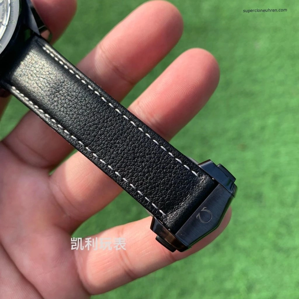 Super Clone Omega Speedmaster 311.92.44.51.01.004 mit Keramikgehäuse und Lederband 44,25 mm