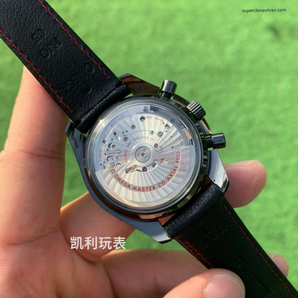 Super Clone Omega Speedmaster 311.92.44.51.01.004 mit Keramikgehäuse und Lederband 44,25 mm
