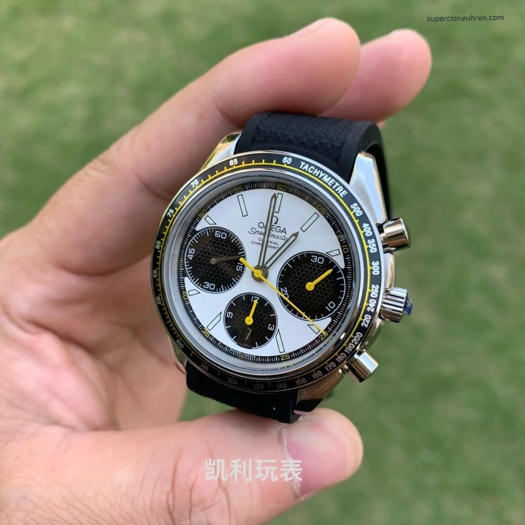 Premium Replica Uhr Omega Speedmaster Racing 326.32.40.50.04.001 mit Kautschukband 40 mm