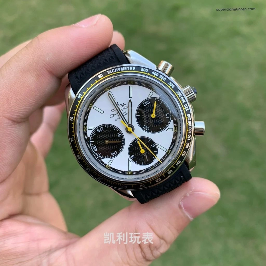 Premium Replica Uhr Omega Speedmaster Racing 326.32.40.50.04.001 mit Kautschukband 40 mm