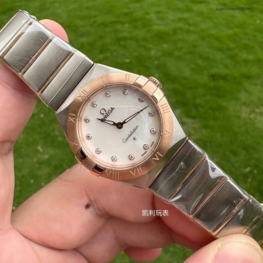 Premium Replica Uhr Omega Constellation 131.20.28.60.55.001 mit Perlmuttzifferblatt in Roségold 28 mm