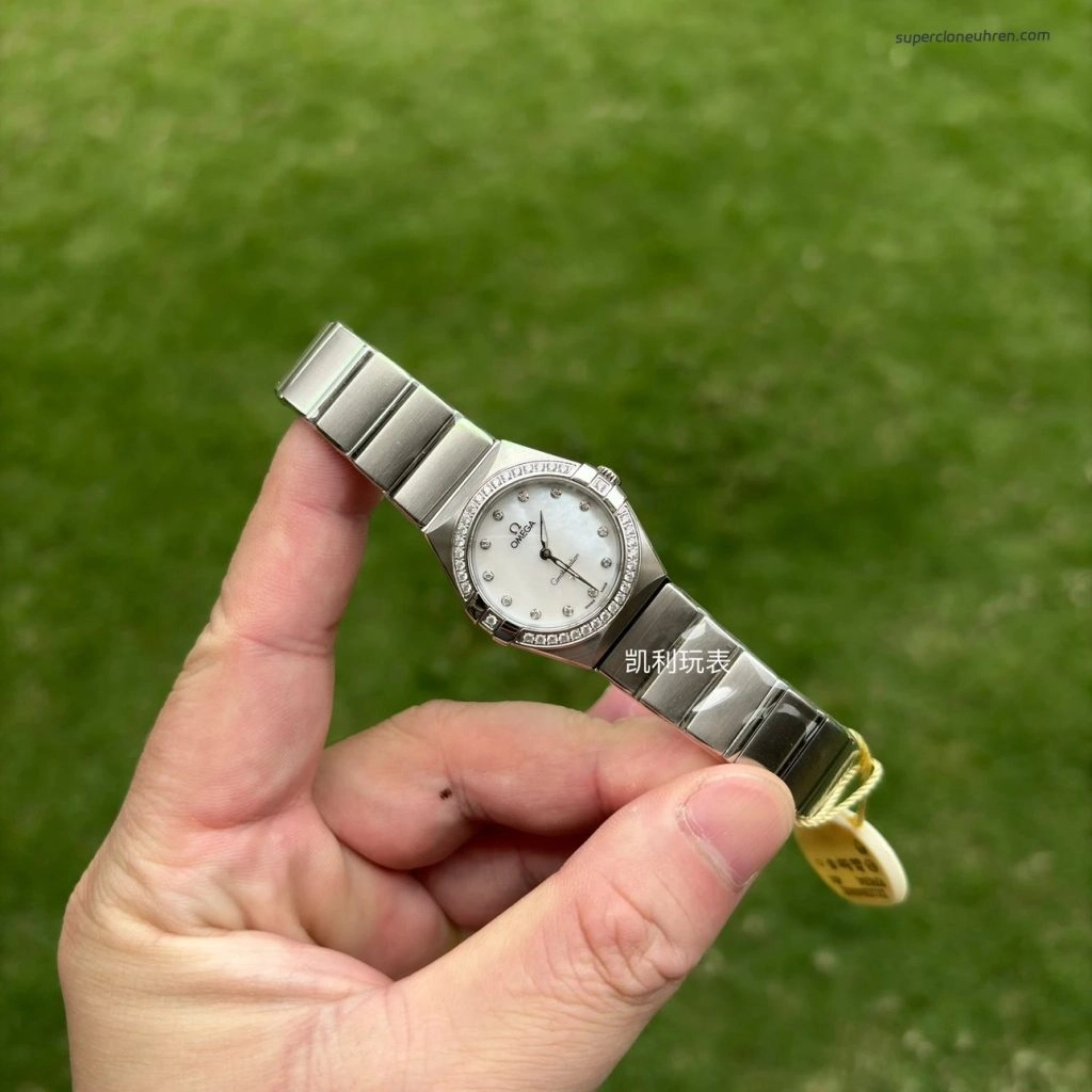 Premium Replica Uhr Omega Constellation 131.15.28.60.55.001 Perlmuttzifferblatt mit Diamantbesatz 28mm