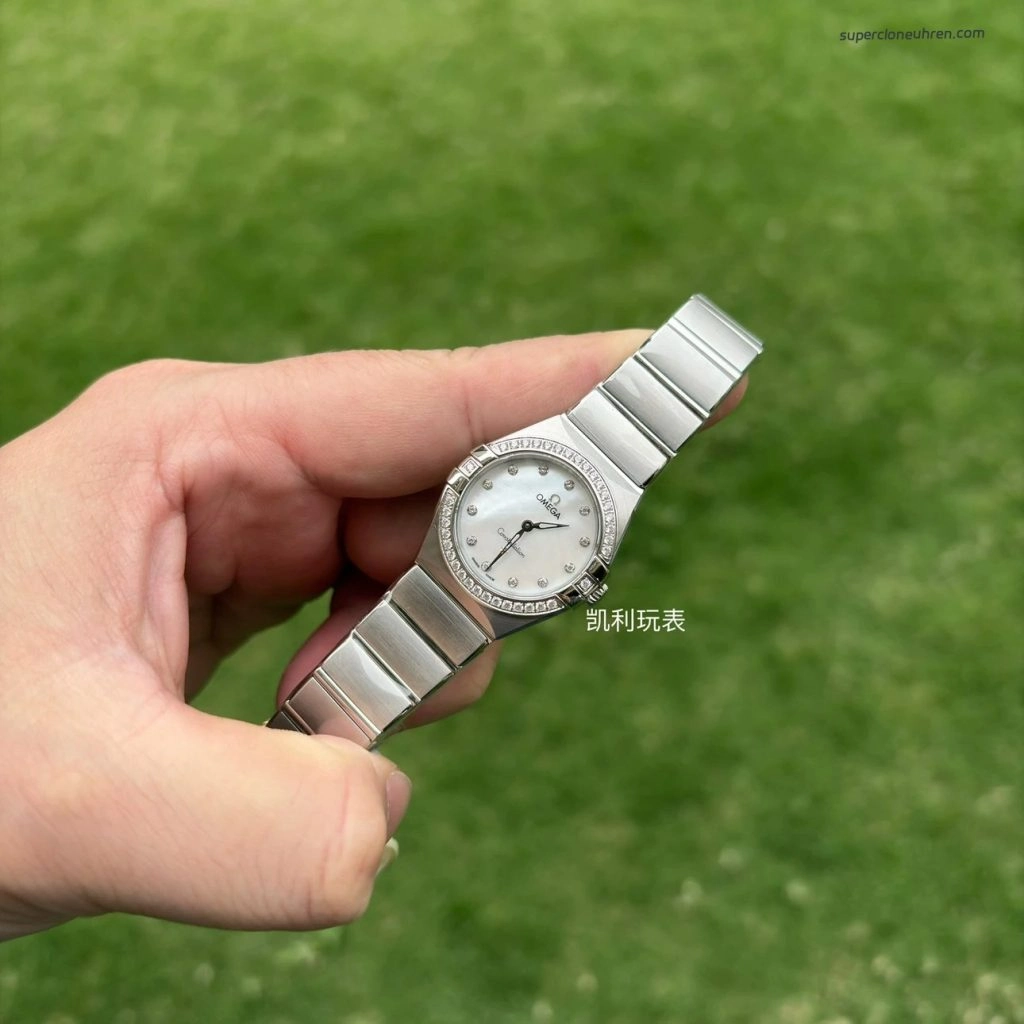 Premium Replica Uhr Omega Constellation 131.15.28.60.55.001 Perlmuttzifferblatt mit Diamantbesatz 28mm
