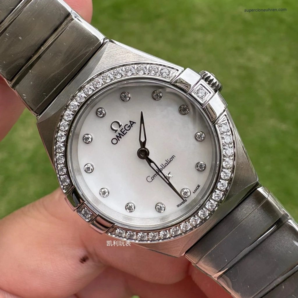 Premium Replica Uhr Omega Constellation 131.15.28.60.55.001 Perlmuttzifferblatt mit Diamantbesatz 28mm