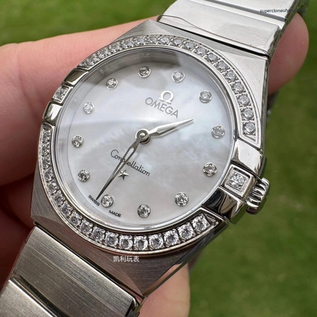 Premium Replica Uhr Omega Constellation 131.15.28.60.55.001 Perlmuttzifferblatt mit Diamantbesatz 28mm