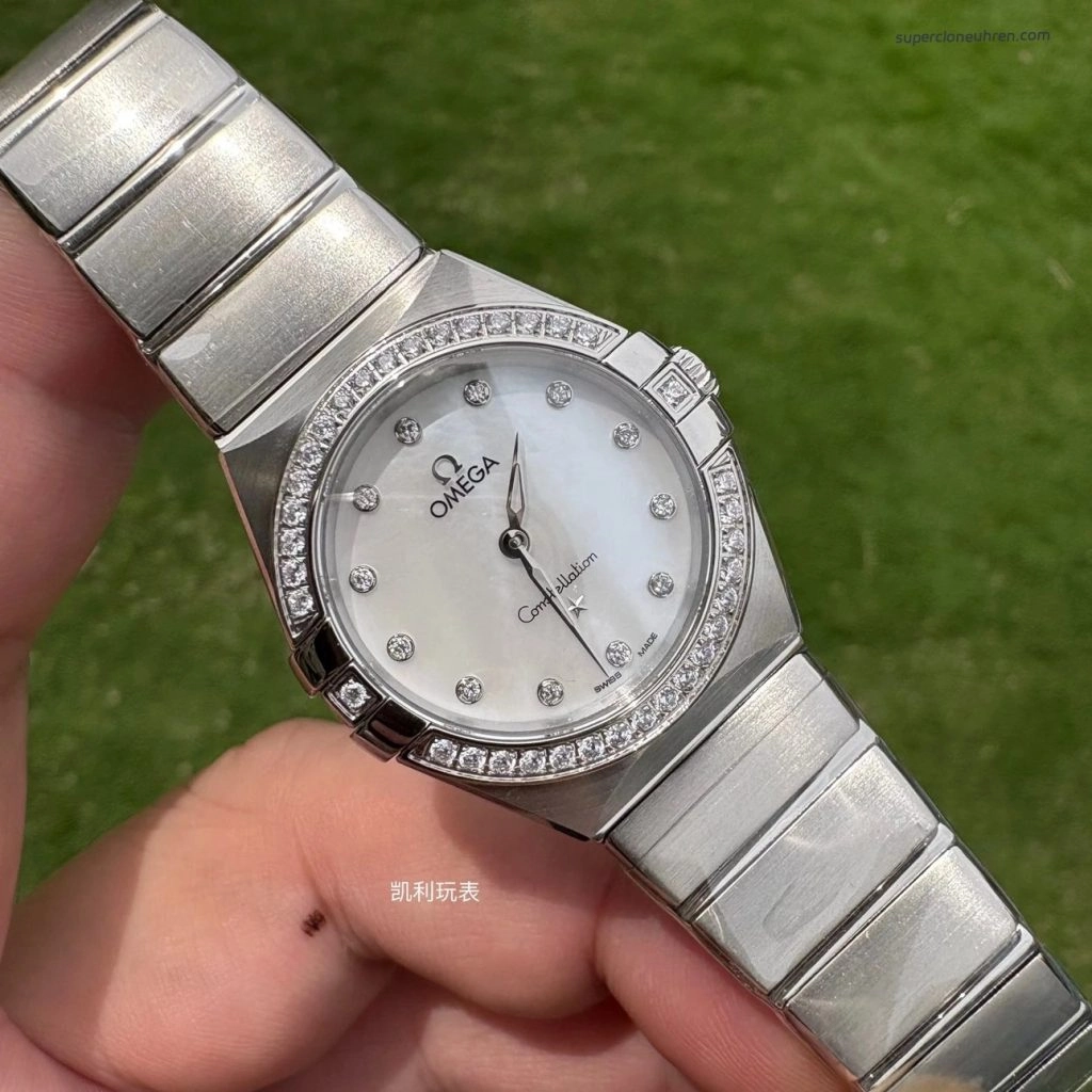 Premium Replica Uhr Omega Constellation 131.15.28.60.55.001 Perlmuttzifferblatt mit Diamantbesatz 28mm