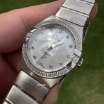 Premium Replica Uhr Omega Constellation 131.15.28.60.55.001 Perlmuttzifferblatt mit Diamantbesatz 28mm