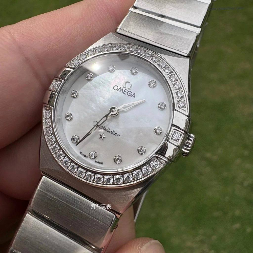 Premium Replica Uhr Omega Constellation 131.15.28.60.55.001 Perlmuttzifferblatt mit Diamantbesatz 28mm