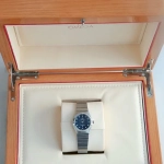 Premium Replica Uhr Omega Constellation 131.15.25.60.53.001 mit Diamantbesatz und blauem Sternenhimmel-Zifferblatt 25mm