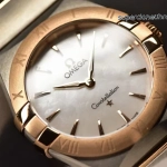 Premium Replica Uhr Omega Constellation 131.20.28.60.05.001 mit Perlmuttzifferblatt und Roségold 28mm