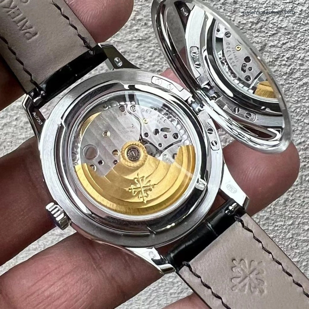 Premium Replica Uhr Patek Philippe Calatrava 5227G-001 mit Klappboden und Lederarmband 39 mm