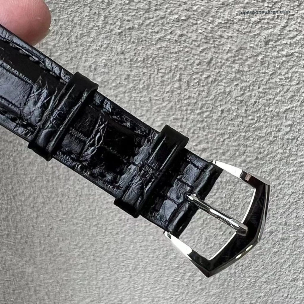 Premium Replica Uhr Patek Philippe Calatrava 5227G-001 mit Klappboden und Lederarmband 39 mm