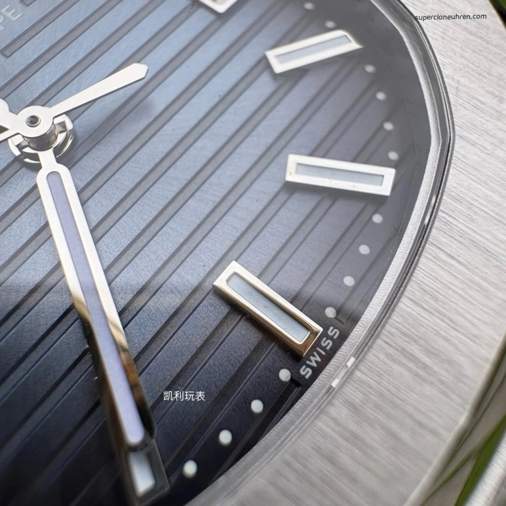 Premium Replica Uhr Patek Philippe Nautilus 5811/1G-001 satiniertem Edelstahl 41 mm