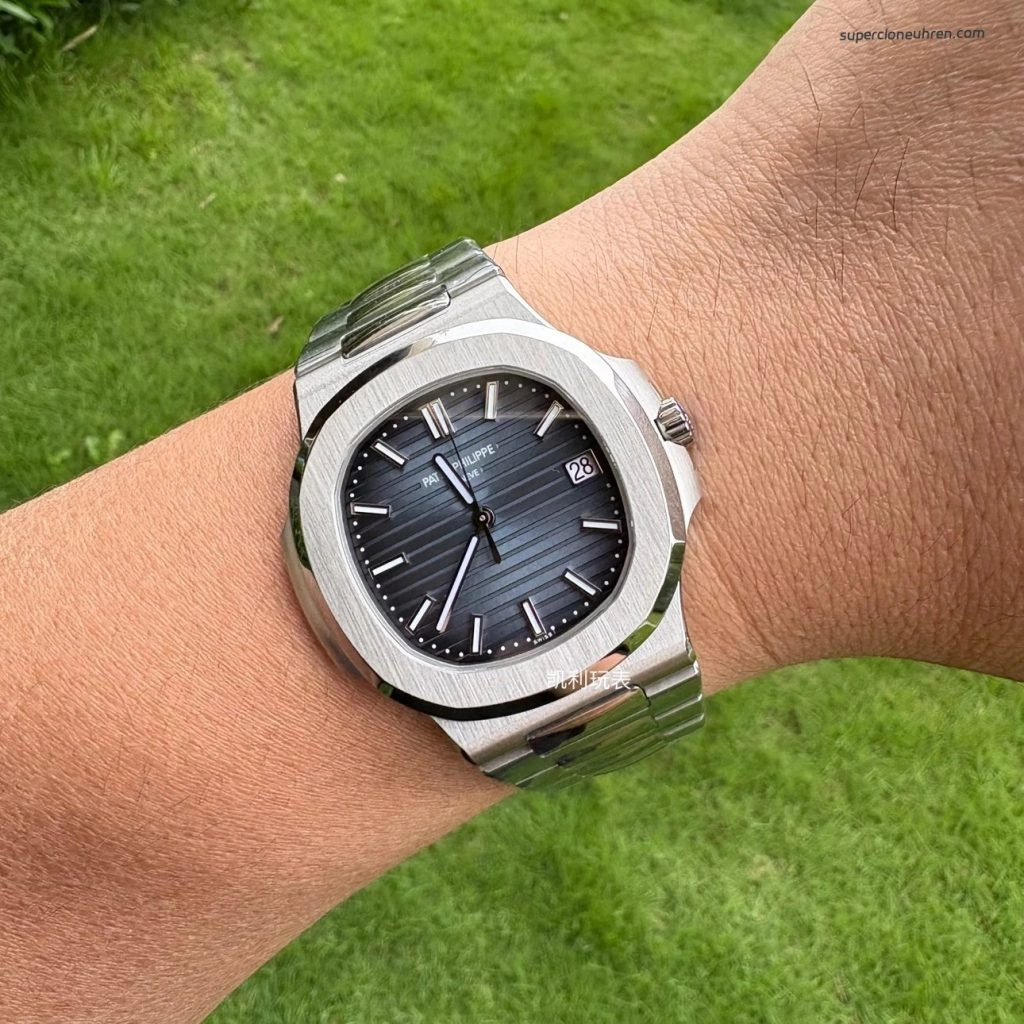 Premium Replica Uhr Patek Philippe Nautilus 5811/1G-001 satiniertem Edelstahl 41 mm