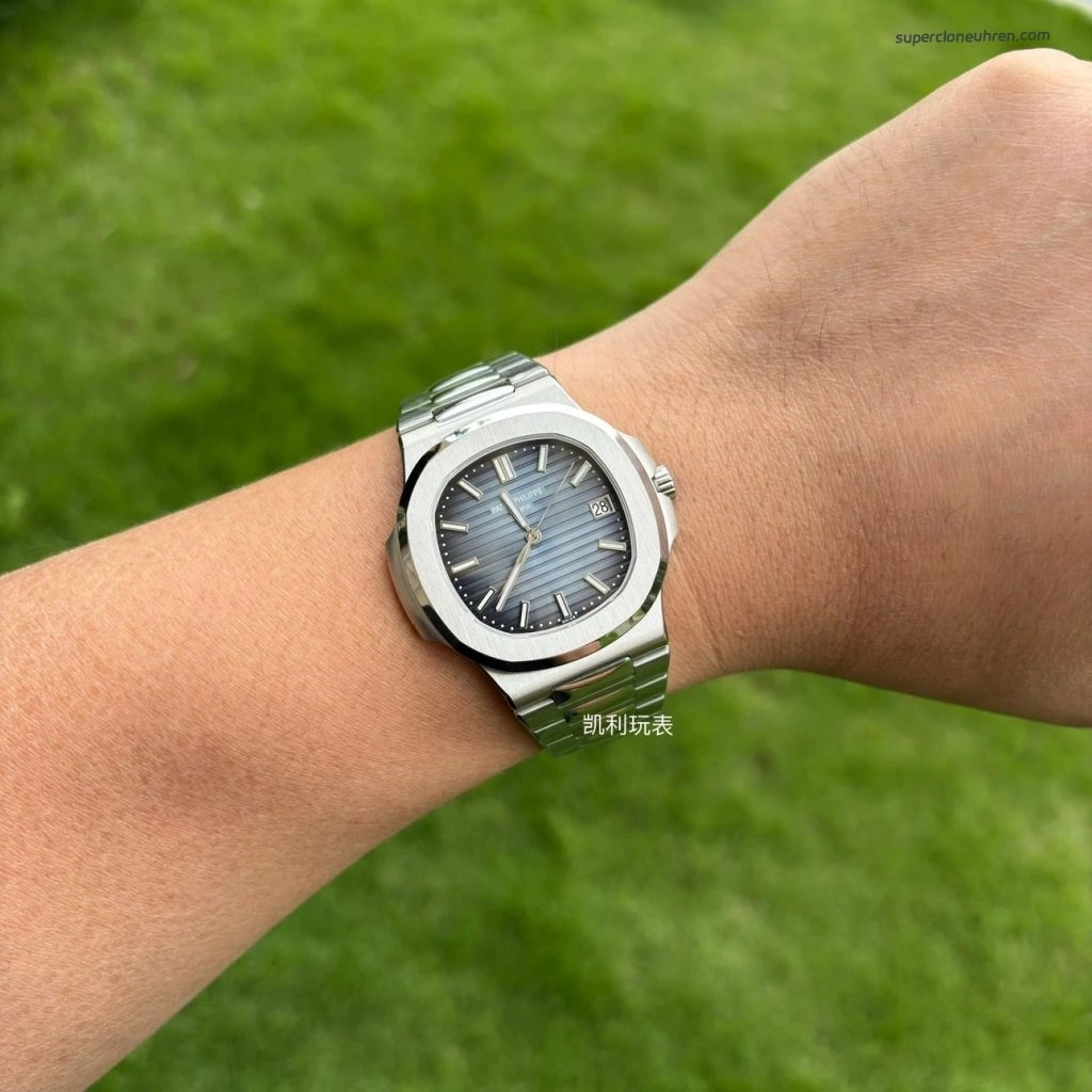 Premium Replica Uhr Patek Philippe Nautilus 5811/1G-001 satiniertem Edelstahl 41 mm
