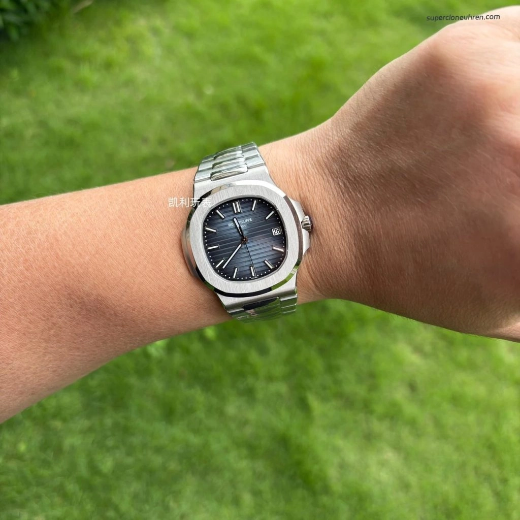 Premium Replica Uhr Patek Philippe Nautilus 5811/1G-001 satiniertem Edelstahl 41 mm
