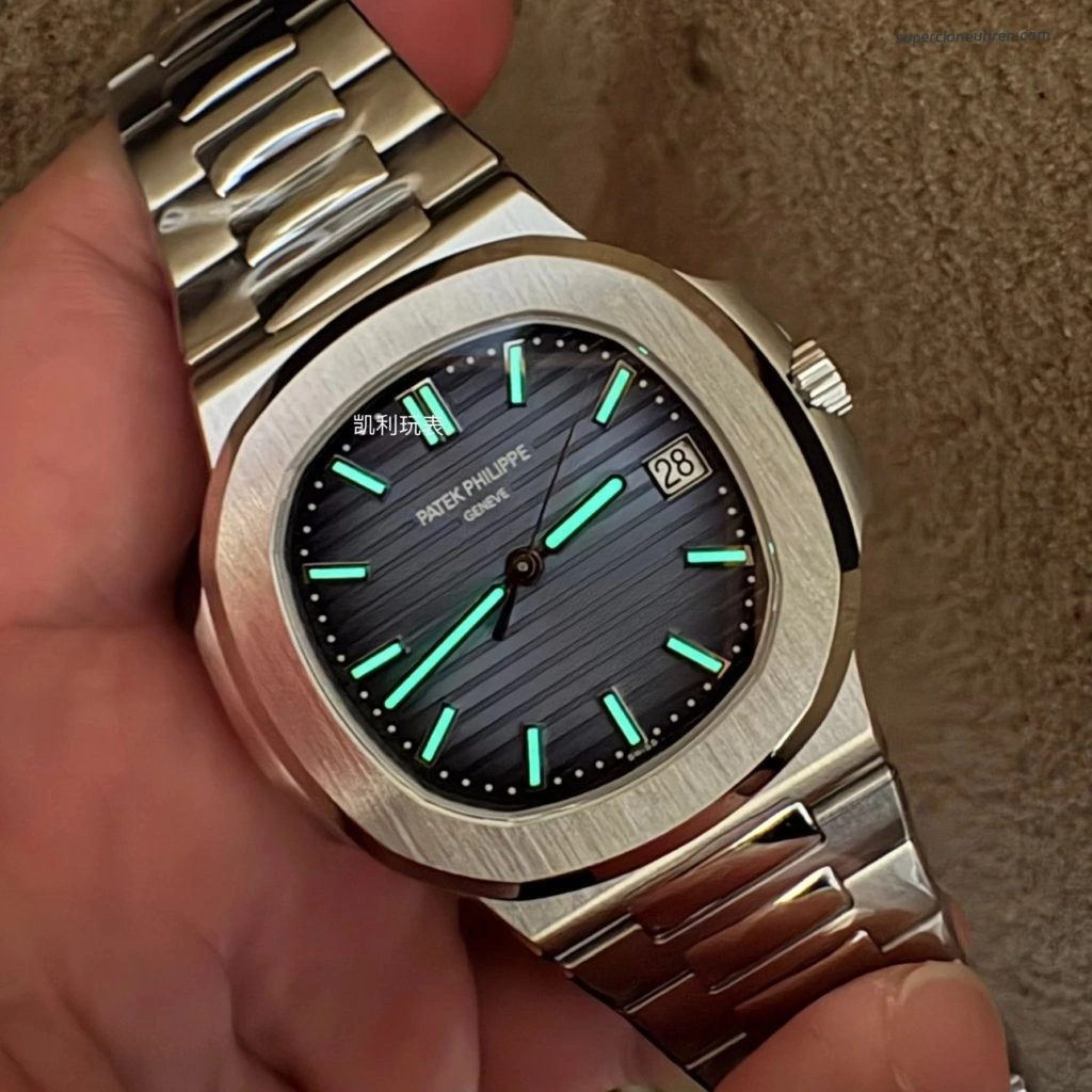 Premium Replica Uhr Patek Philippe Nautilus 5811/1G-001 satiniertem Edelstahl 41 mm