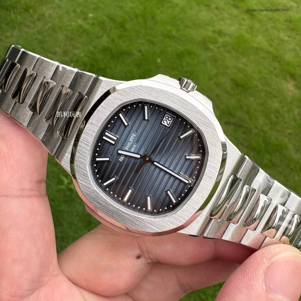 Premium Replica Uhr Patek Philippe Nautilus 5811/1G-001 satiniertem Edelstahl 41 mm