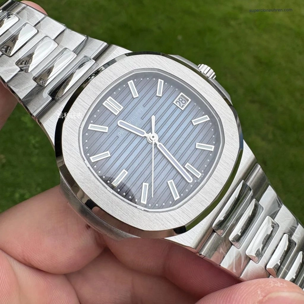 Premium Replica Uhr Patek Philippe Nautilus 5811/1G-001 satiniertem Edelstahl 41 mm