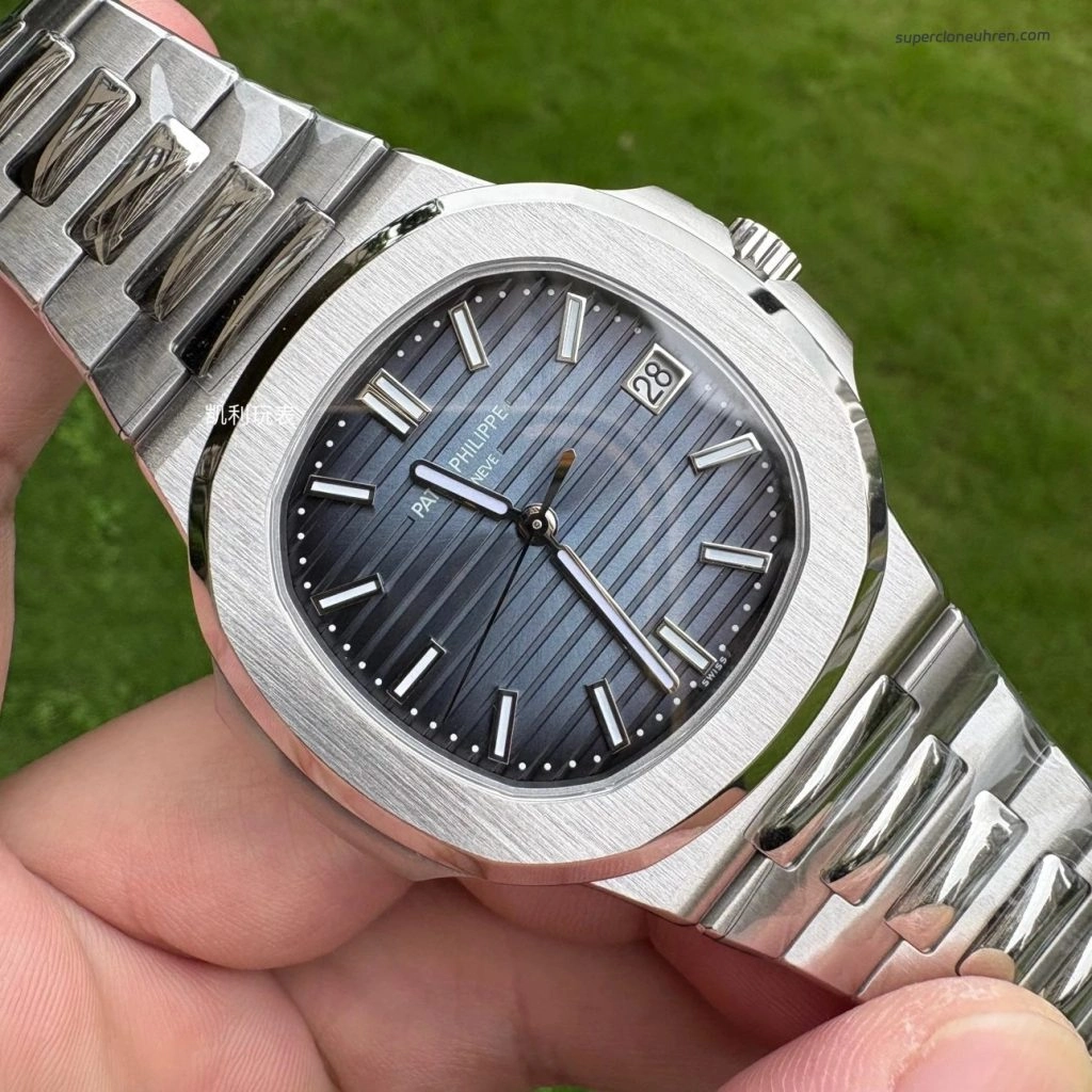 Premium Replica Uhr Patek Philippe Nautilus 5811/1G-001 satiniertem Edelstahl 41 mm