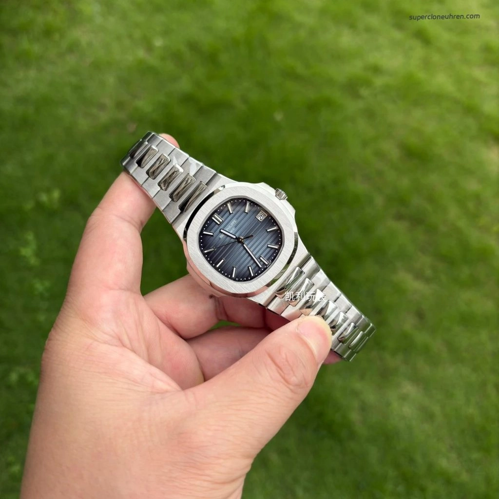 Premium Replica Uhr Patek Philippe Nautilus 5811/1G-001 satiniertem Edelstahl 41 mm