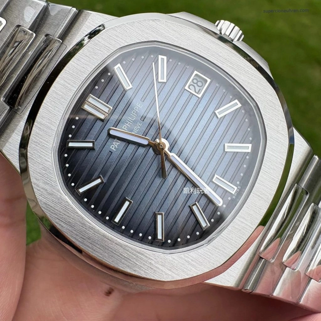 Premium Replica Uhr Patek Philippe Nautilus 5811/1G-001 satiniertem Edelstahl 41 mm