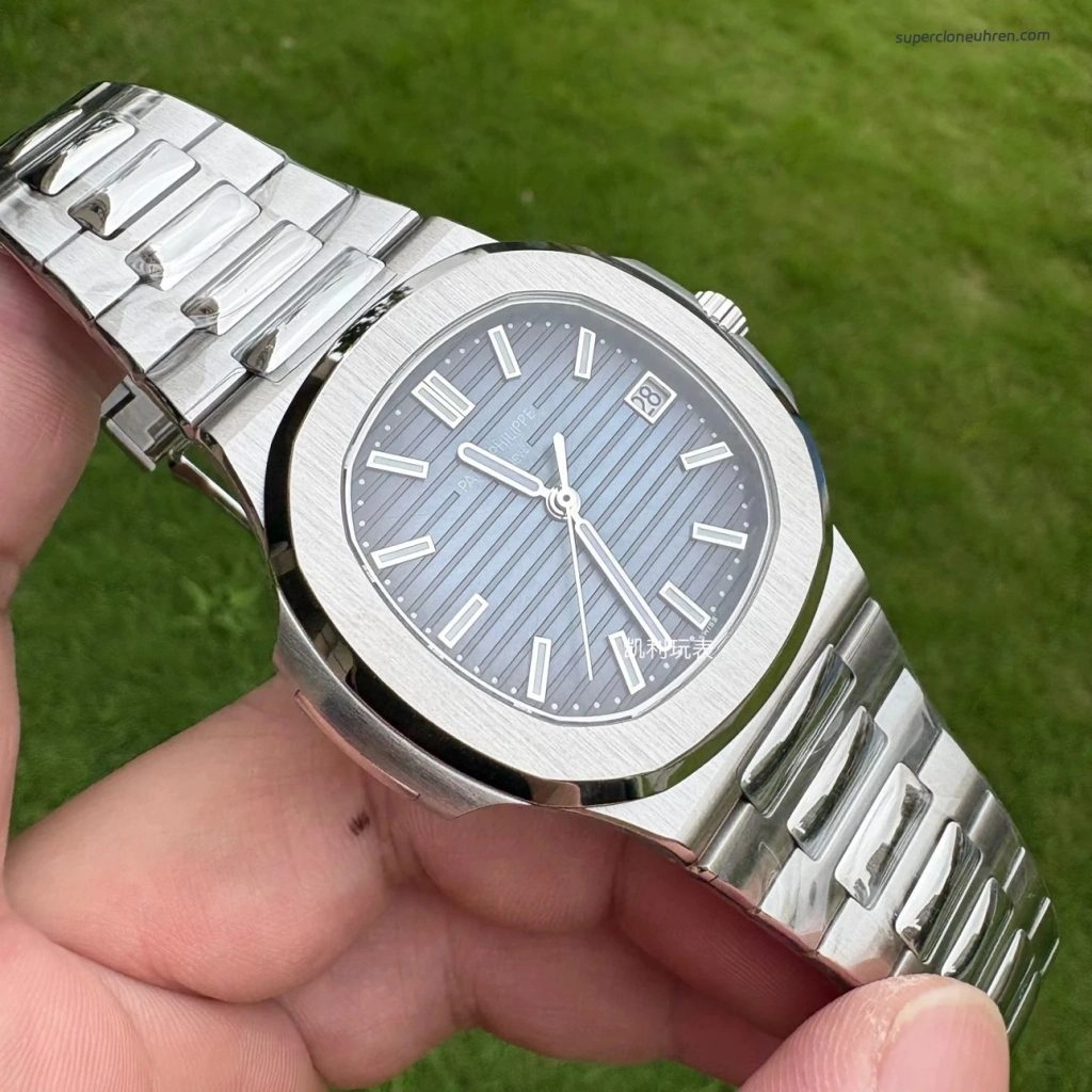 Premium Replica Uhr Patek Philippe Nautilus 5811/1G-001 satiniertem Edelstahl 41 mm