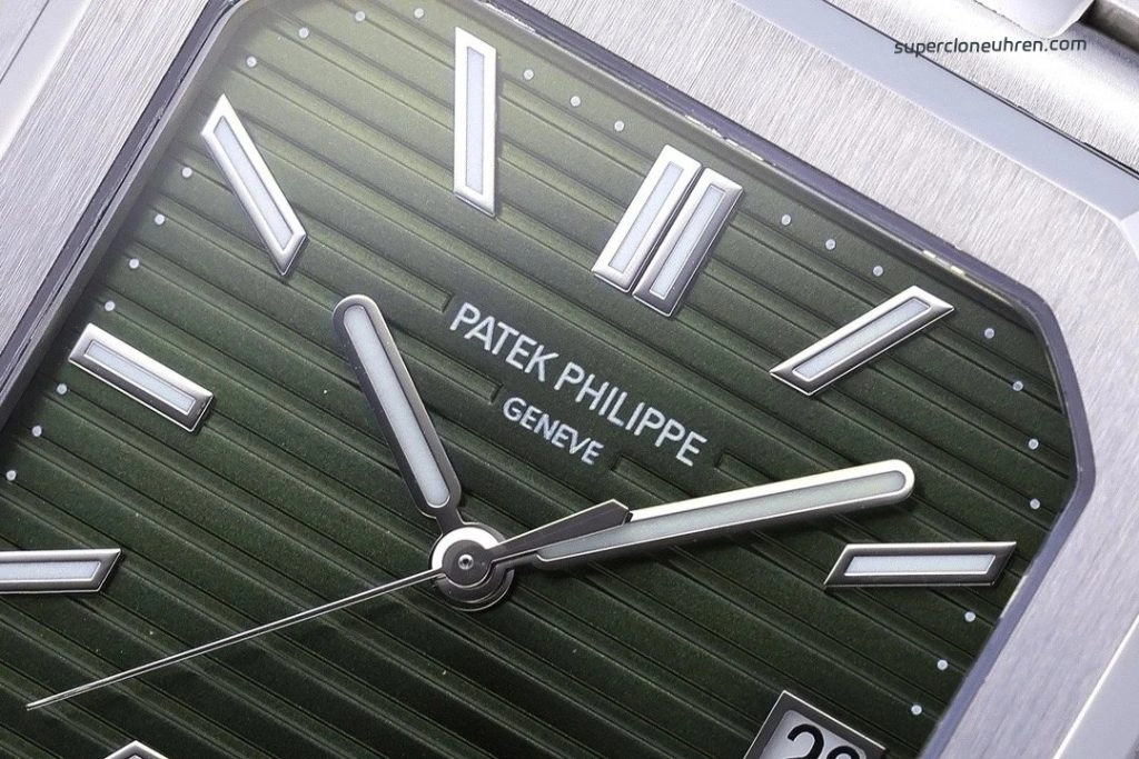 Premium Replica Uhr Patek Philippe Cubitus 5821/1A-001 mit grünem Zifferblatt und Stahlband 45mm