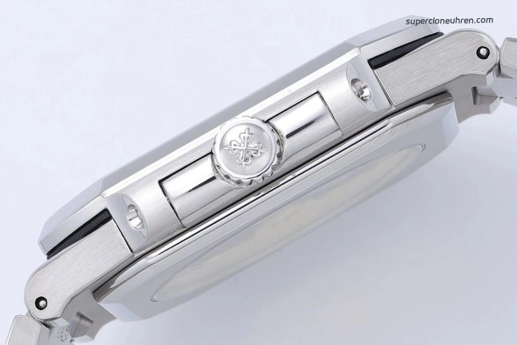 Premium Replica Uhr Patek Philippe Cubitus 5821/1A-001 mit grünem Zifferblatt und Stahlband 45mm