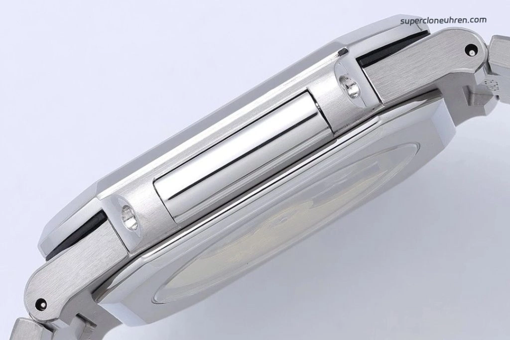 Premium Replica Uhr Patek Philippe Cubitus 5821/1A-001 mit grünem Zifferblatt und Stahlband 45mm