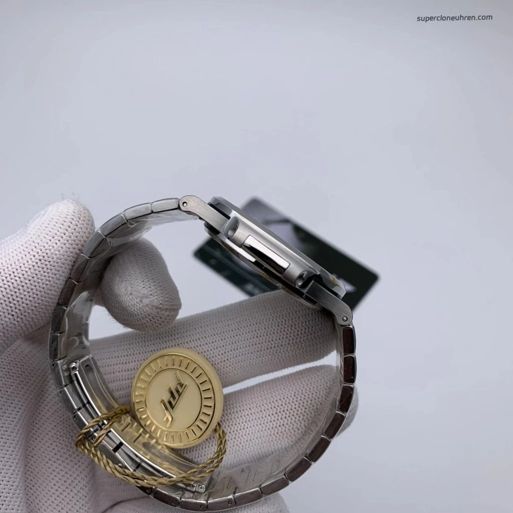 Premium Replica Uhr Patek Philippe Nautilus 5711/1A-011 ultraflach Edelstahl 40 mm