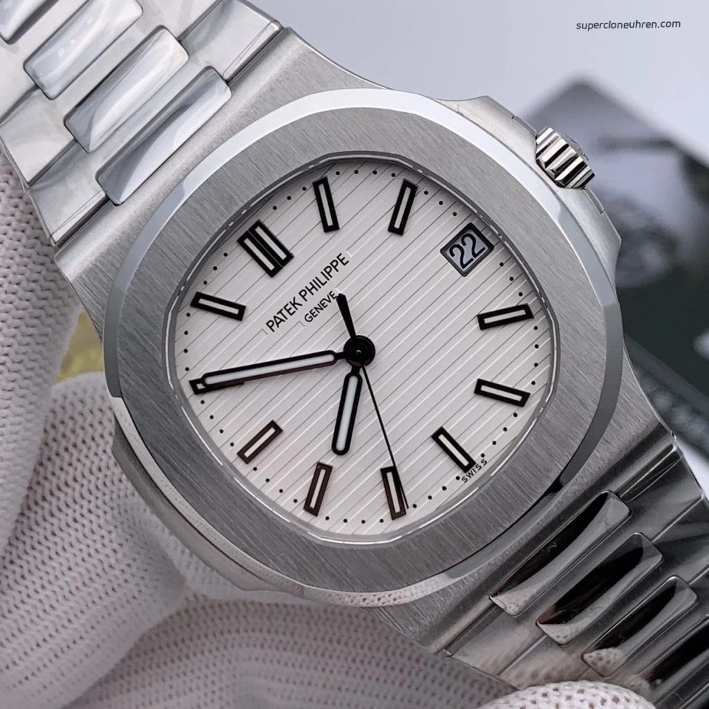 Premium Replica Uhr Patek Philippe Nautilus 5711/1A-011 ultraflach Edelstahl 40 mm