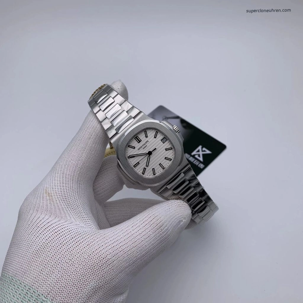 Premium Replica Uhr Patek Philippe Nautilus 5711/1A-011 ultraflach Edelstahl 40 mm